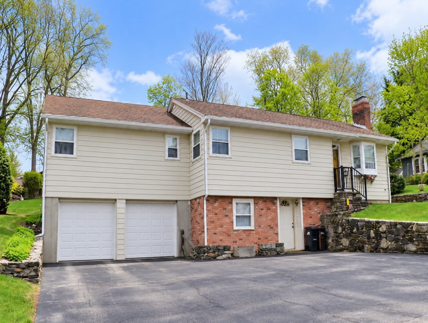 Photo of 33 Adella St, Auburn, MA