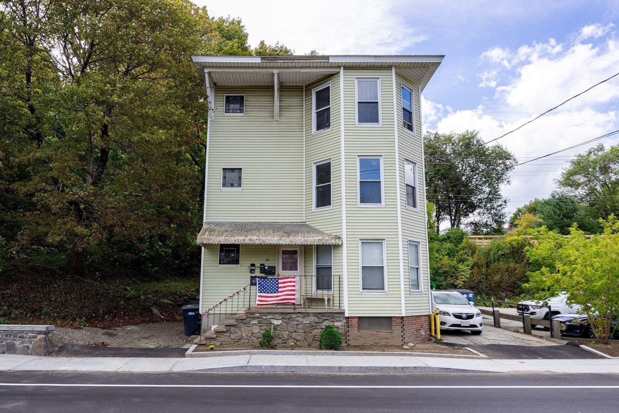 66 E Main St