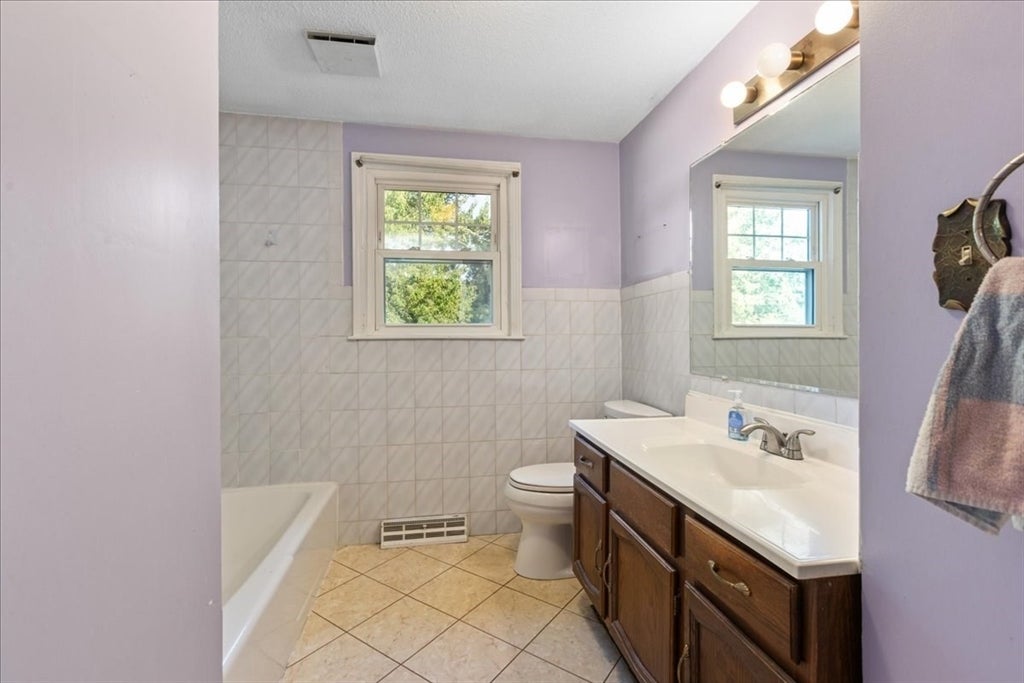15 Blue Jay Avenue, Dracut, MA, 15 Blue Jay Avenue, Dracut, MA Photo #19