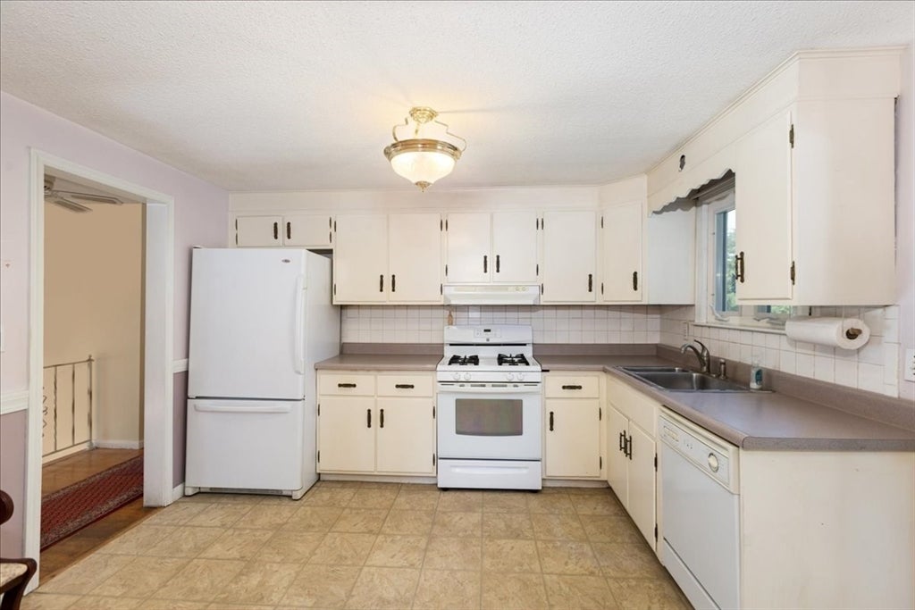15 Blue Jay Avenue, Dracut, MA, 15 Blue Jay Avenue, Dracut, MA Photo #13