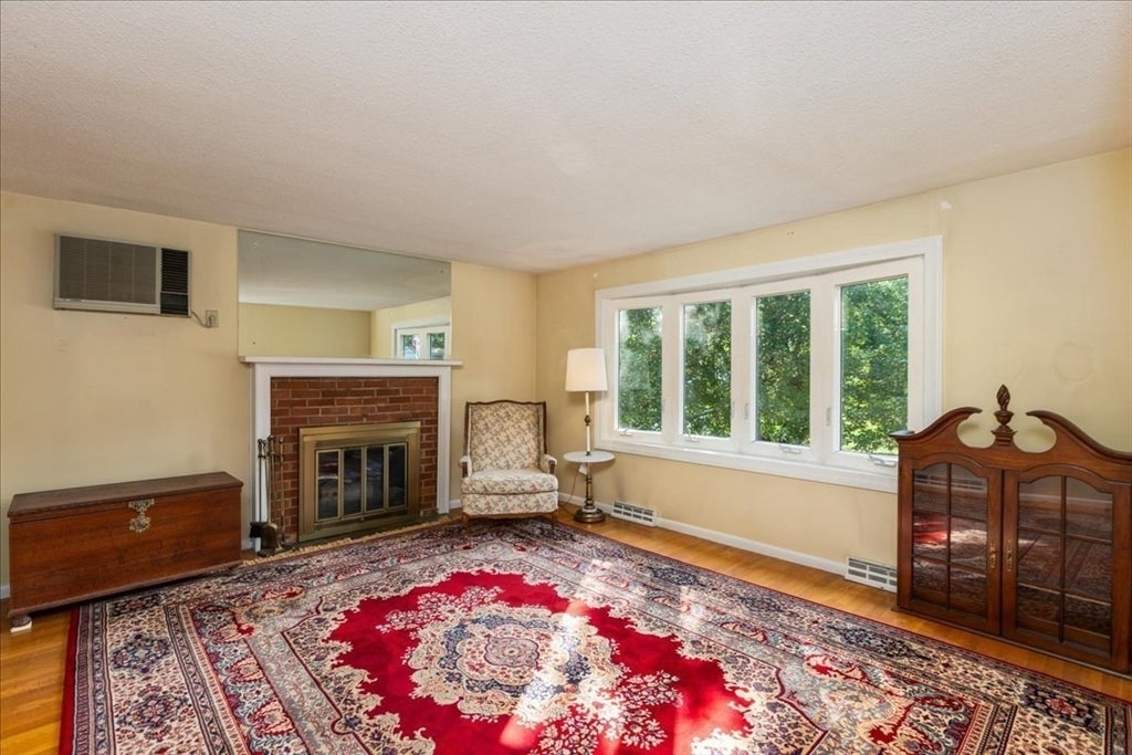 15 Blue Jay Avenue, Dracut, MA, 15 Blue Jay Avenue, Dracut, MA Photo #3