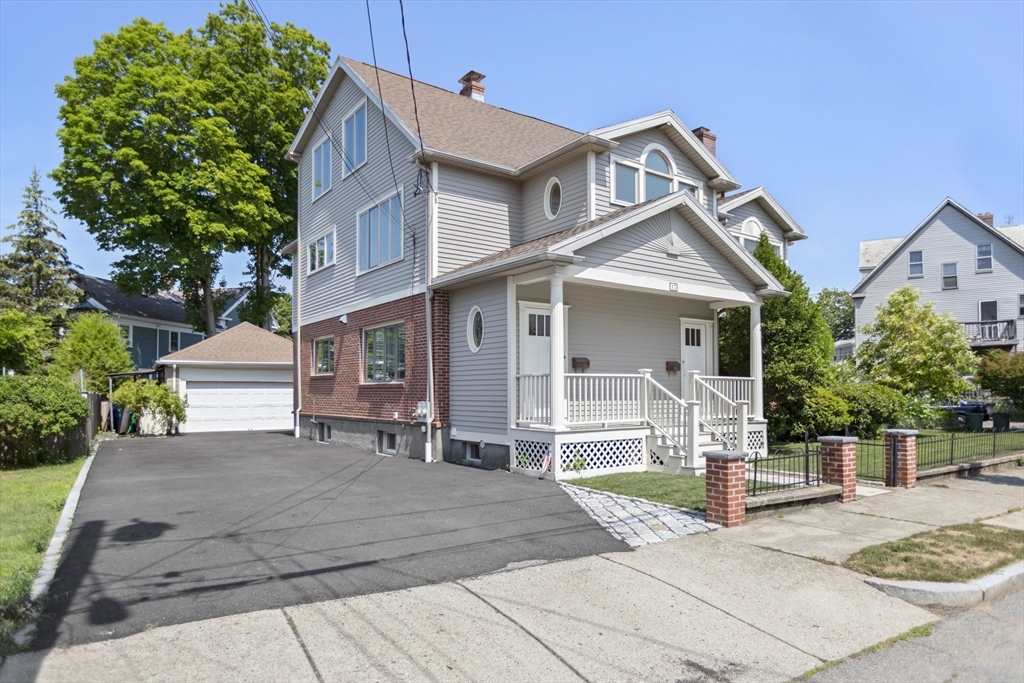 17 Gilbert St