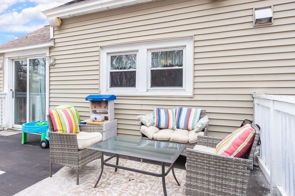 Auburn, Massachusetts 01501, United States, 3 Bedrooms Bedrooms, ,1 BathroomBathrooms,Residential,Active,96232