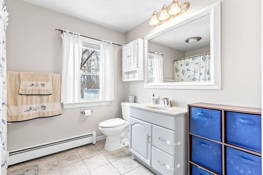 Auburn, Massachusetts 01501, United States, 3 Bedrooms Bedrooms, ,1 BathroomBathrooms,Residential,Active,96232