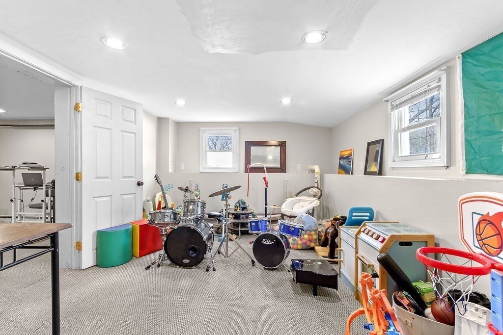 Auburn, Massachusetts 01501, United States, 3 Bedrooms Bedrooms, ,1 BathroomBathrooms,Residential,Active,96232