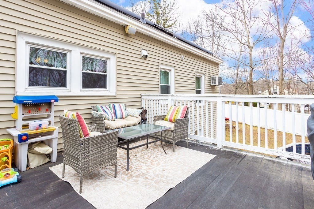 Auburn, Massachusetts 01501, United States, 3 Bedrooms Bedrooms, ,1 BathroomBathrooms,Residential,Active,96232