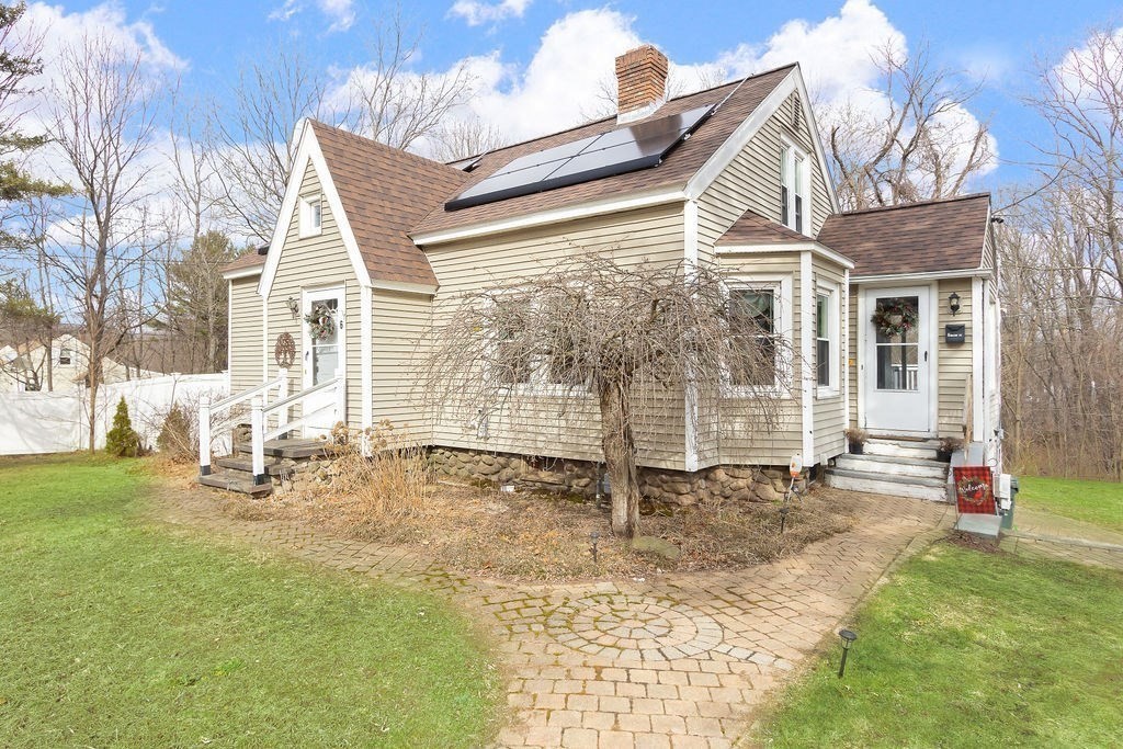 Auburn, Massachusetts 01501, United States, 3 Bedrooms Bedrooms, ,1 BathroomBathrooms,Residential,Active,96232