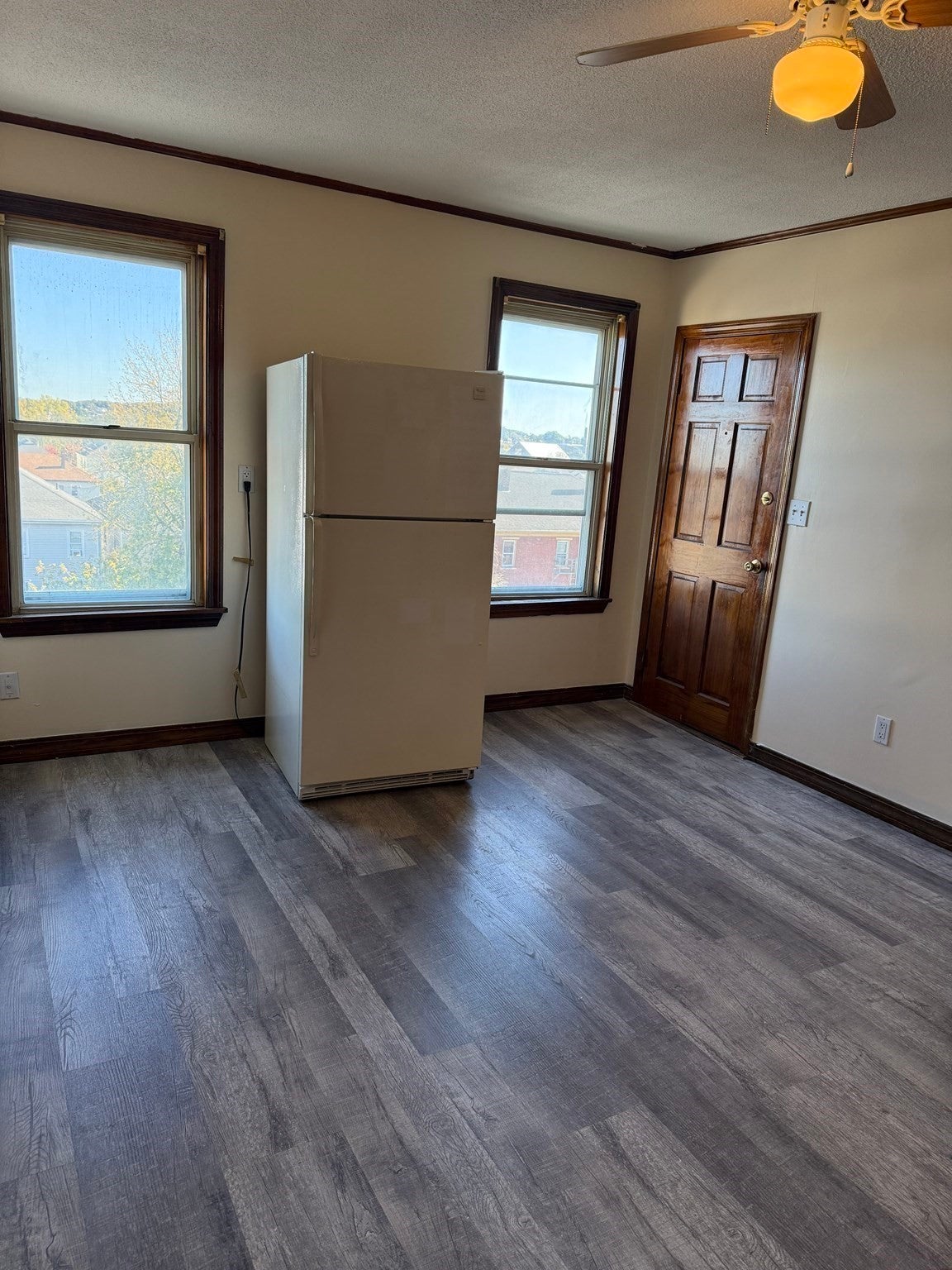 212-218 Lowell St 3W
