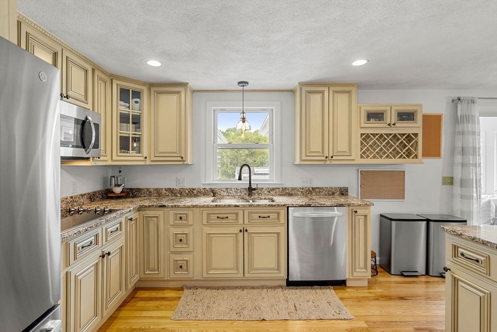9 Indian Rock Dr