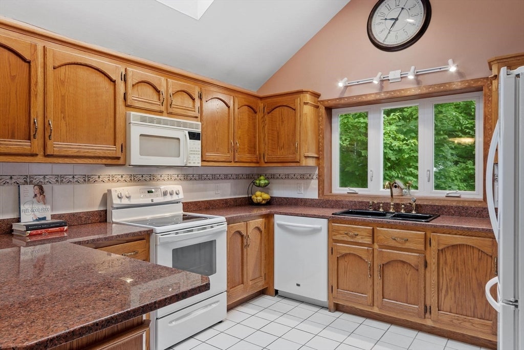 23 Appaloosa Drive, Methuen, MA, 23 Appaloosa Drive, Methuen, MA Photo #11