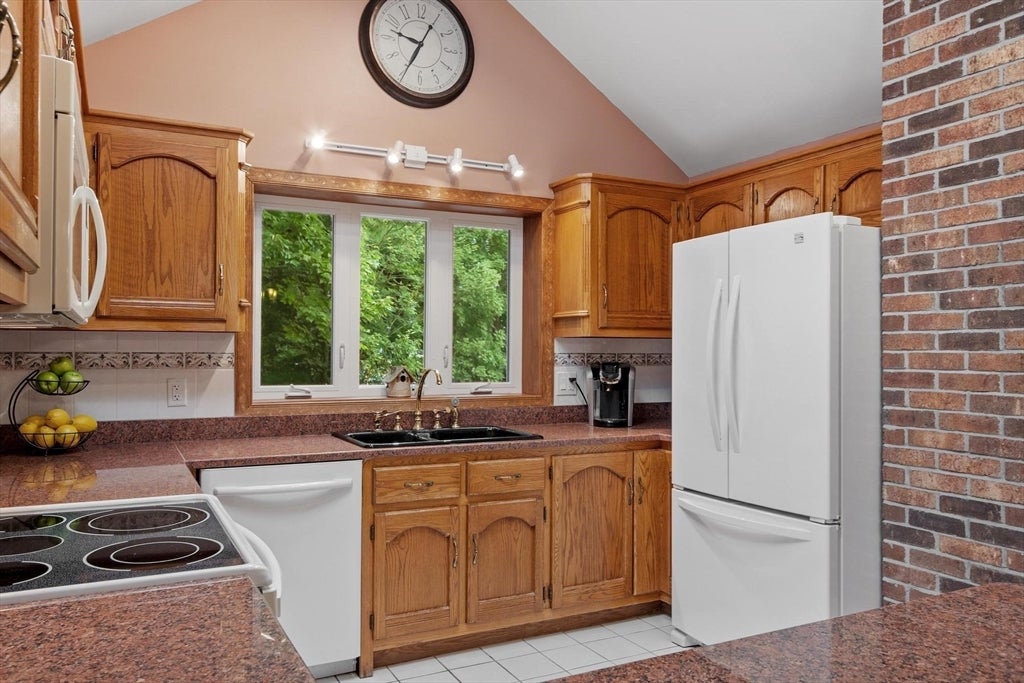23 Appaloosa Drive, Methuen, MA, 23 Appaloosa Drive, Methuen, MA Photo #14