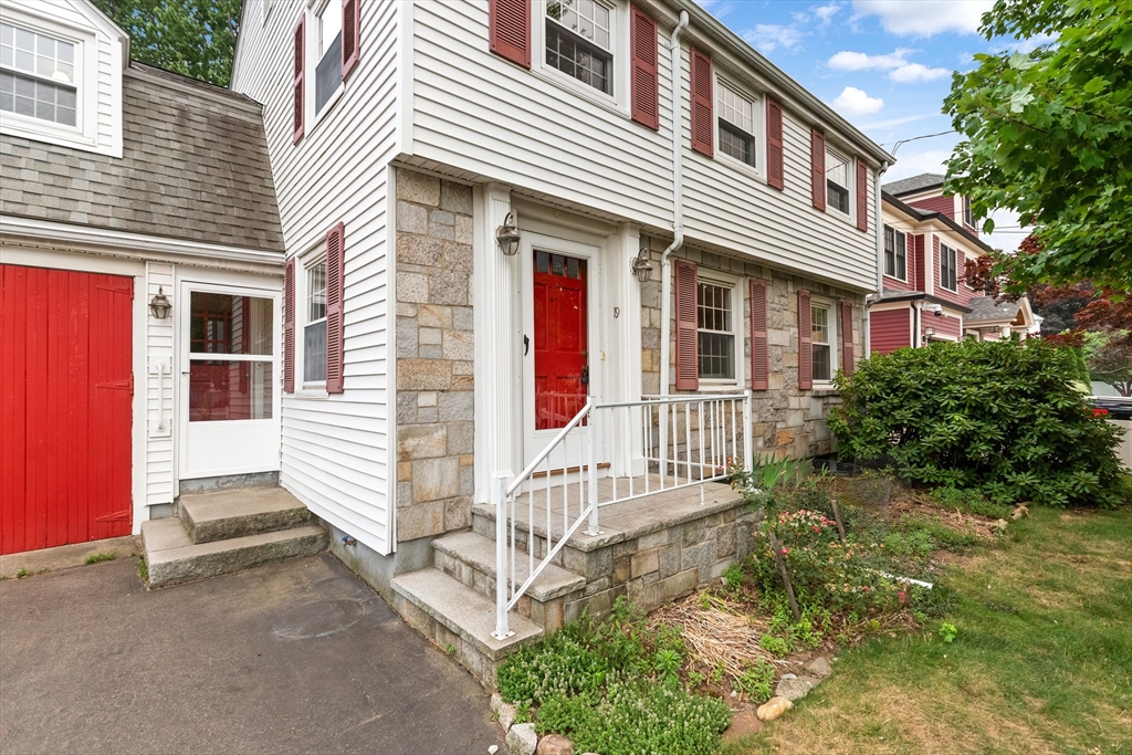 19 Colonial Dr