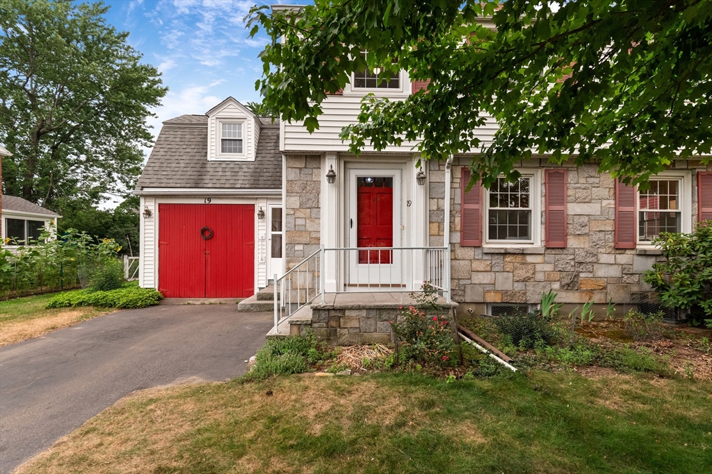 19 Colonial Dr