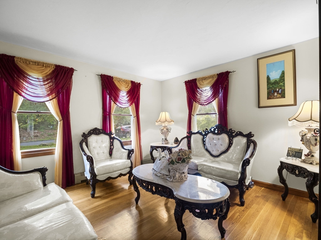 611 Oxford Street South