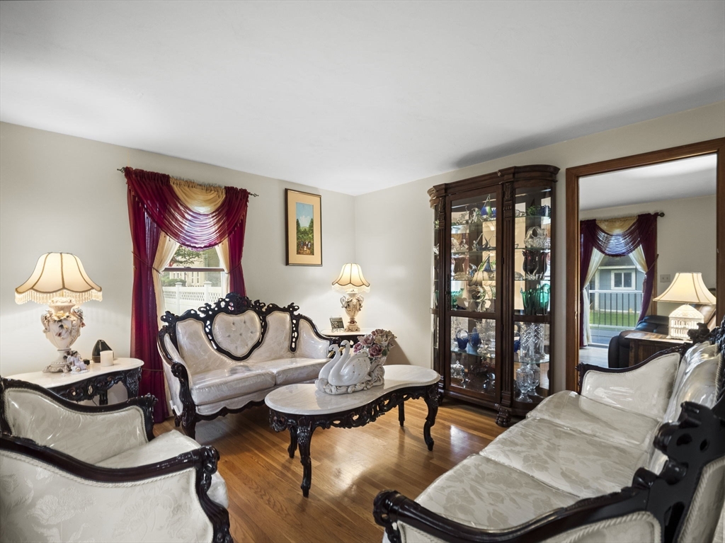 611 Oxford Street South