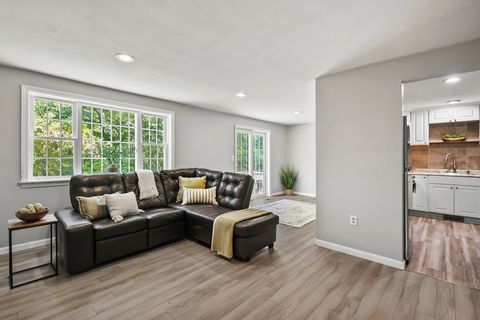 33 Kennedy Dr 33 Chelmsford MA 01863