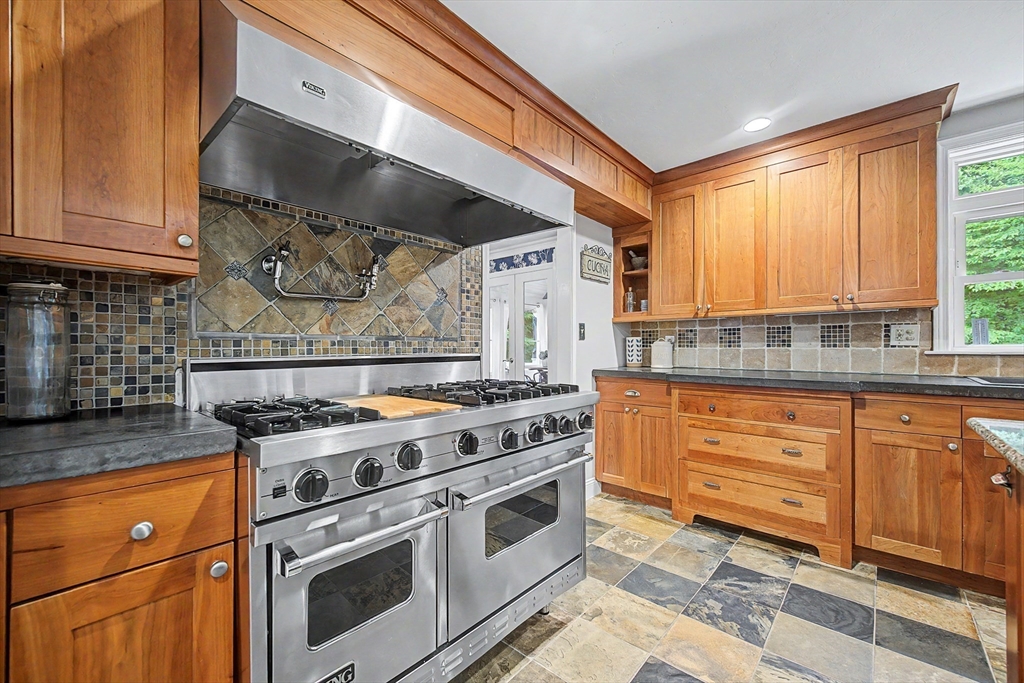 4 Dicarlo Rd