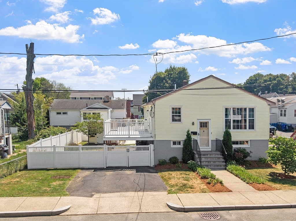 18 Overlea Ave
