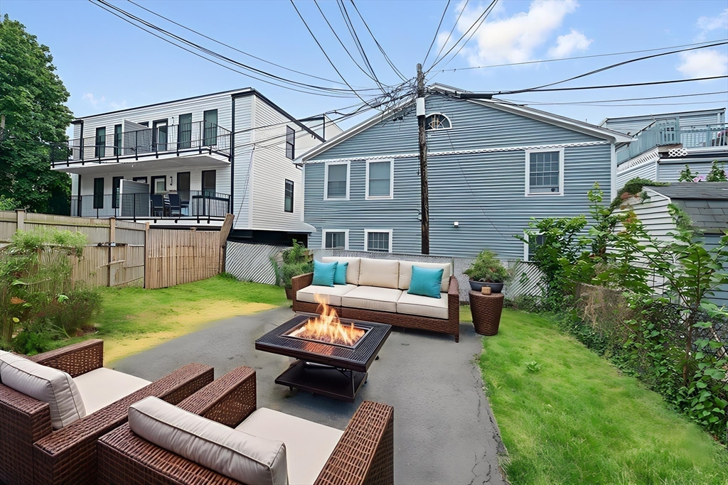 13 Gates St