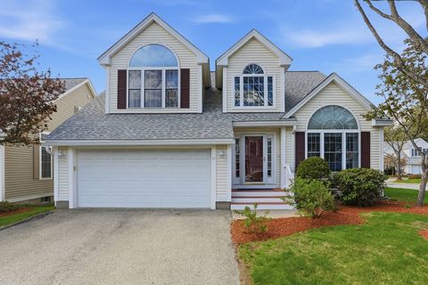 Photo of 11 Muirfield Way #11, Chelmsford, MA 01863 (MLS # 73517687)
