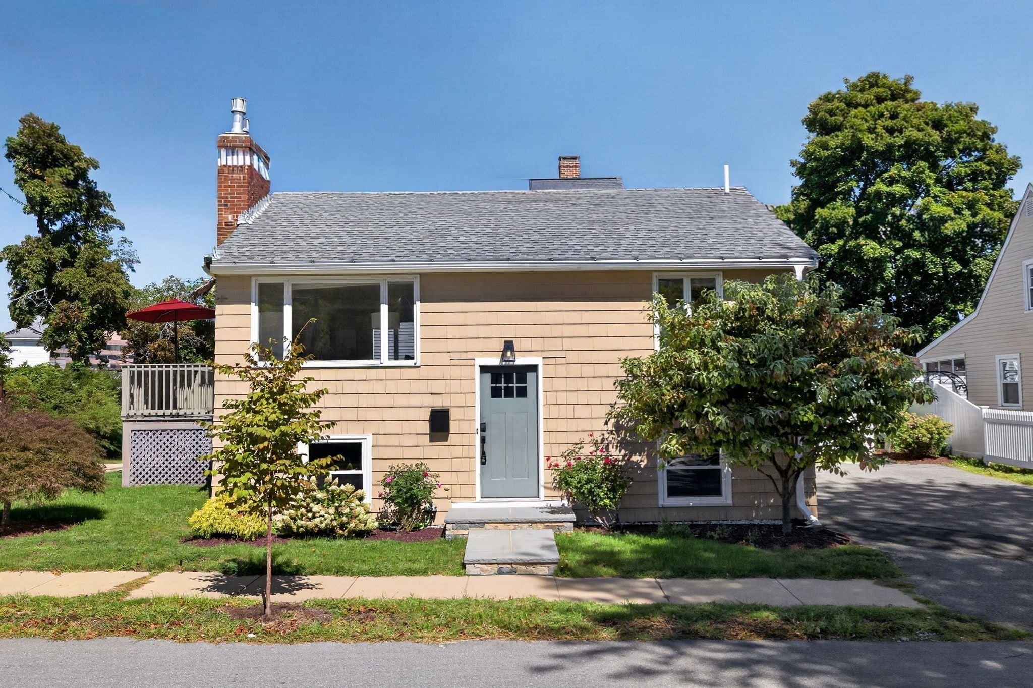 Photo of 95 Winthrop St, Waltham, MA