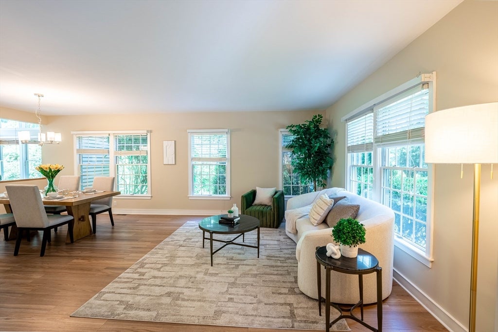 25 Livermore Ln 25