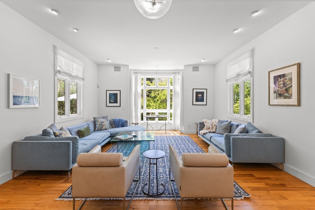 82 Harbor Hill Road