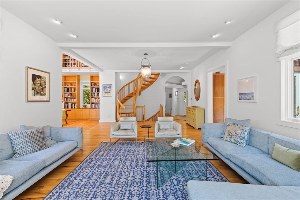 82 Harbor Hill Road