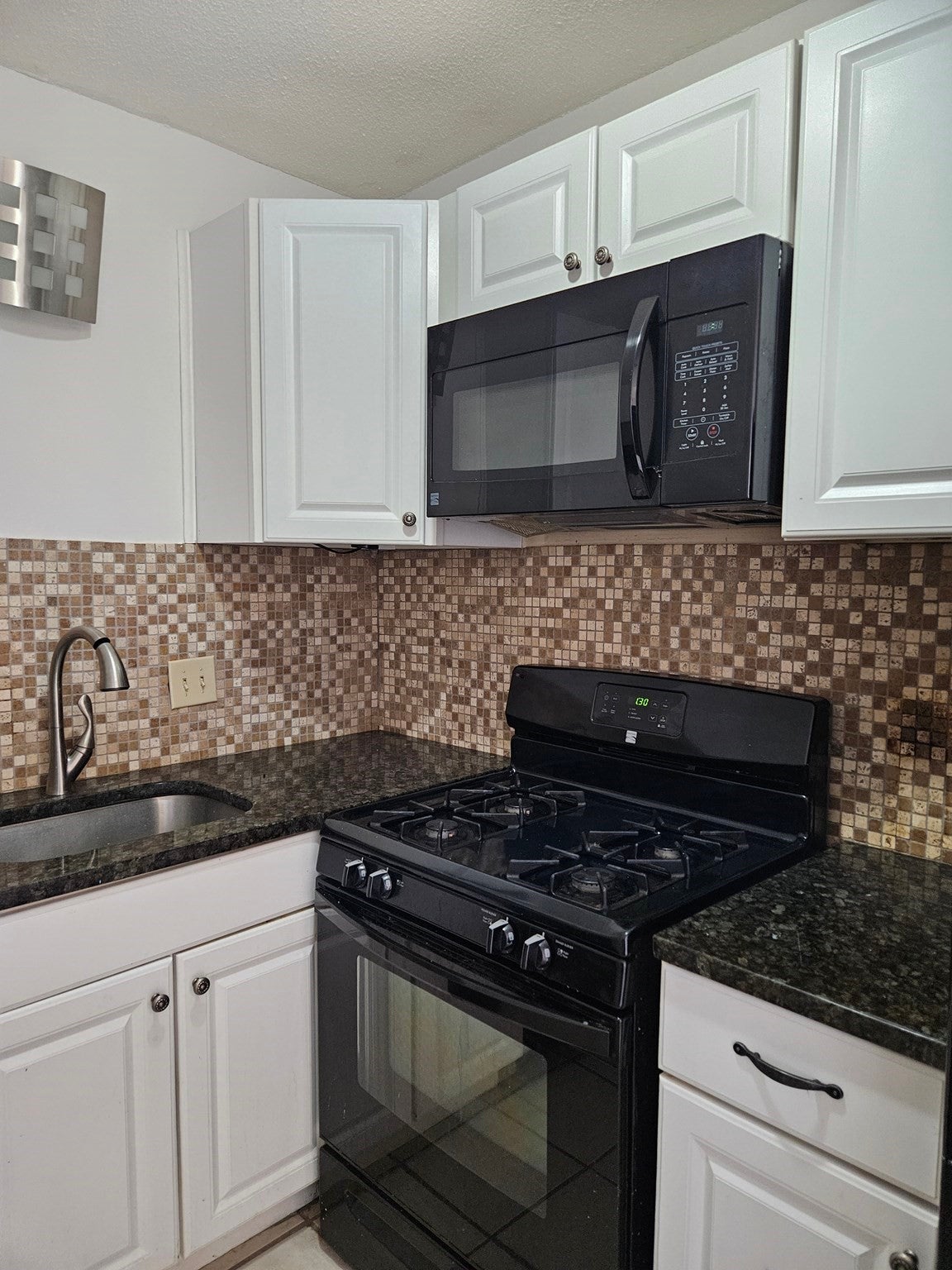 685 Oak Street #11, Brockton, MA, 685 Oak Street #11, Brockton, MA Photo #4