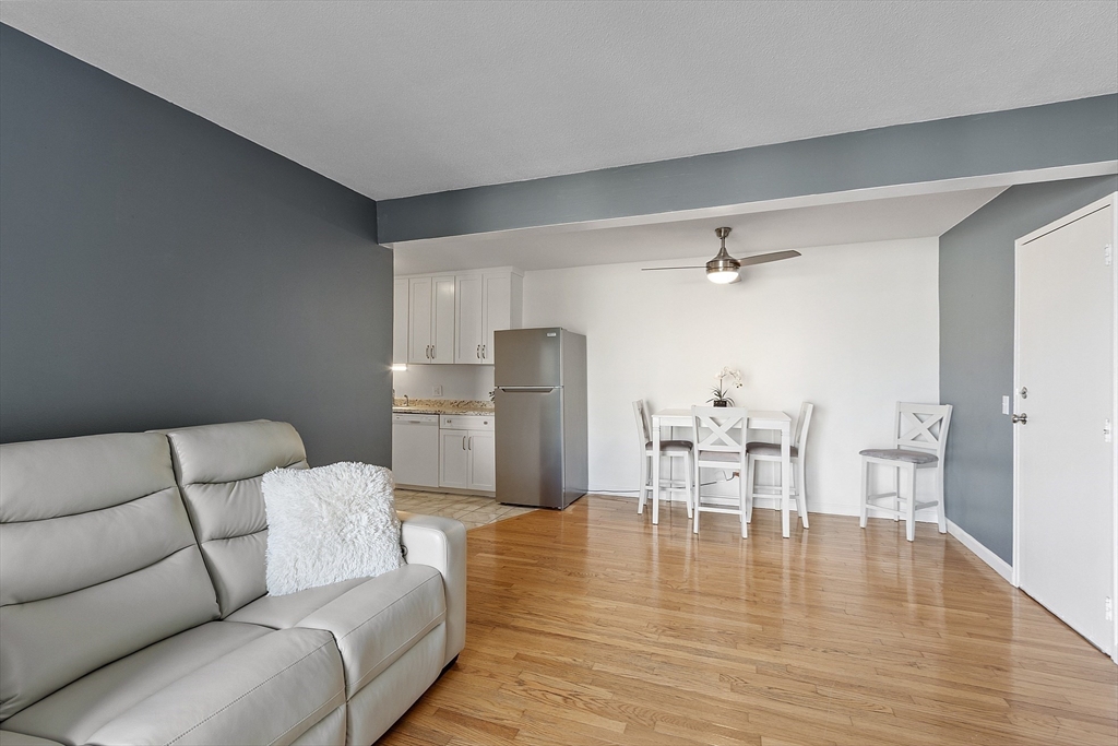 37 Hosmer St 20