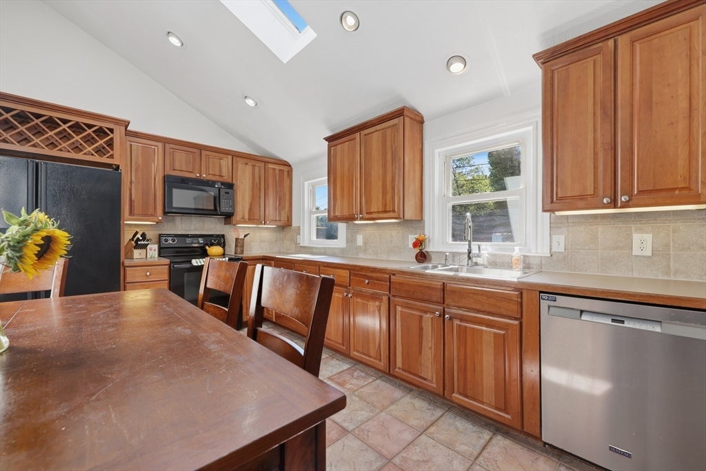 39 Maple Circle, Shrewsbury, MA Photo #9