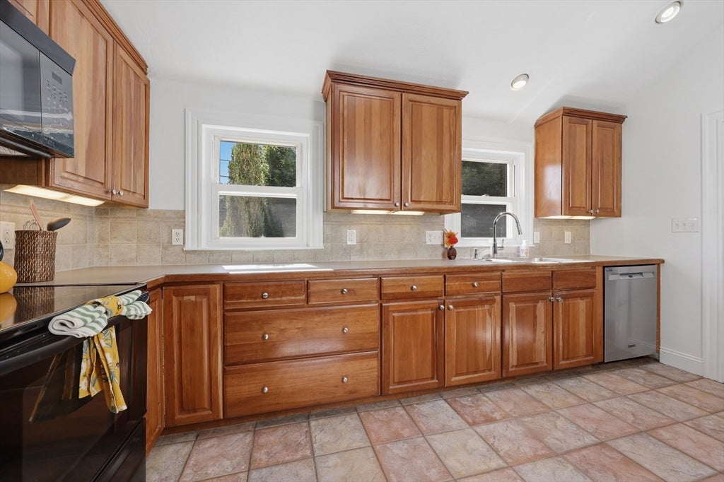 39 Maple Circle, Shrewsbury, MA Photo #10