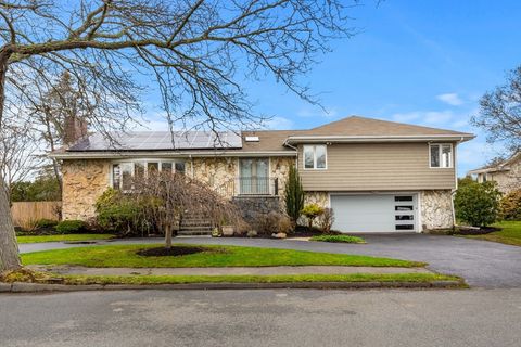 58 Leicester Rd Marblehead MA 01945