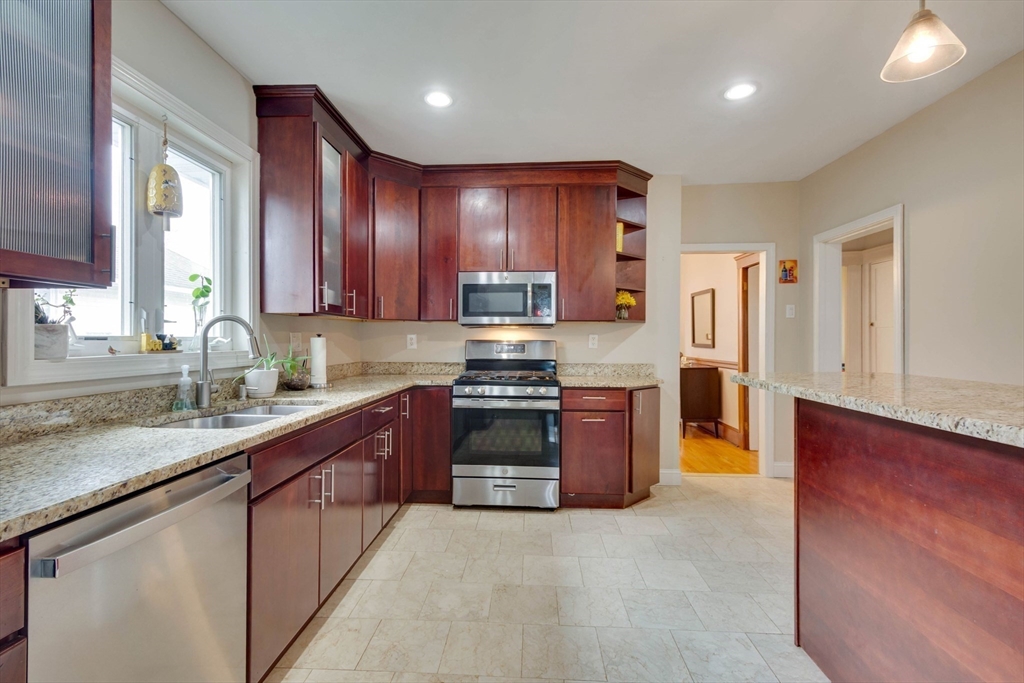 95 Landseer St
