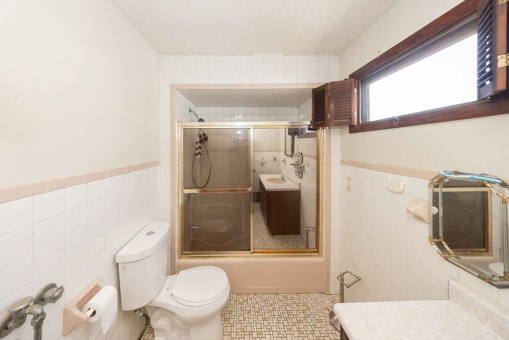 65 Beattie St, Fall River, MA, 65 Beattie St, Fall River, MA Photo #9