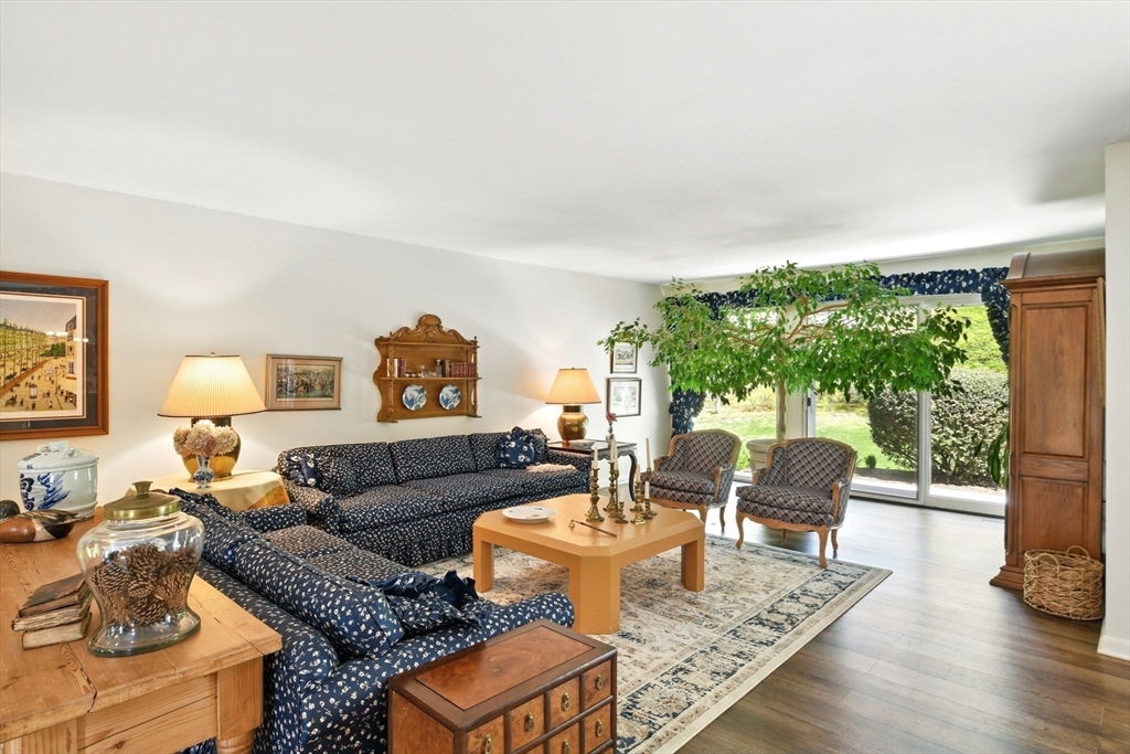 25 Deerfield Avenue