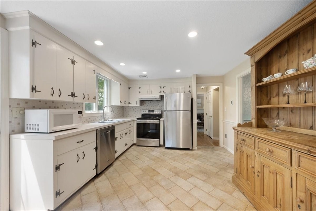 80 Buttonwood Lane