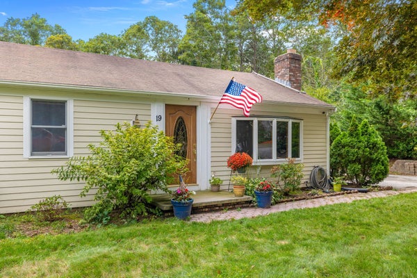 19 ESSEX RD, MASHPEE, MA 02649 - Image 1cd97757dcd2dd73c8d22aa82c6b34e7/1667782583