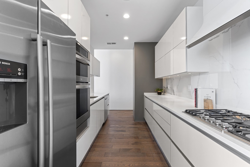 503 E 1st St 8