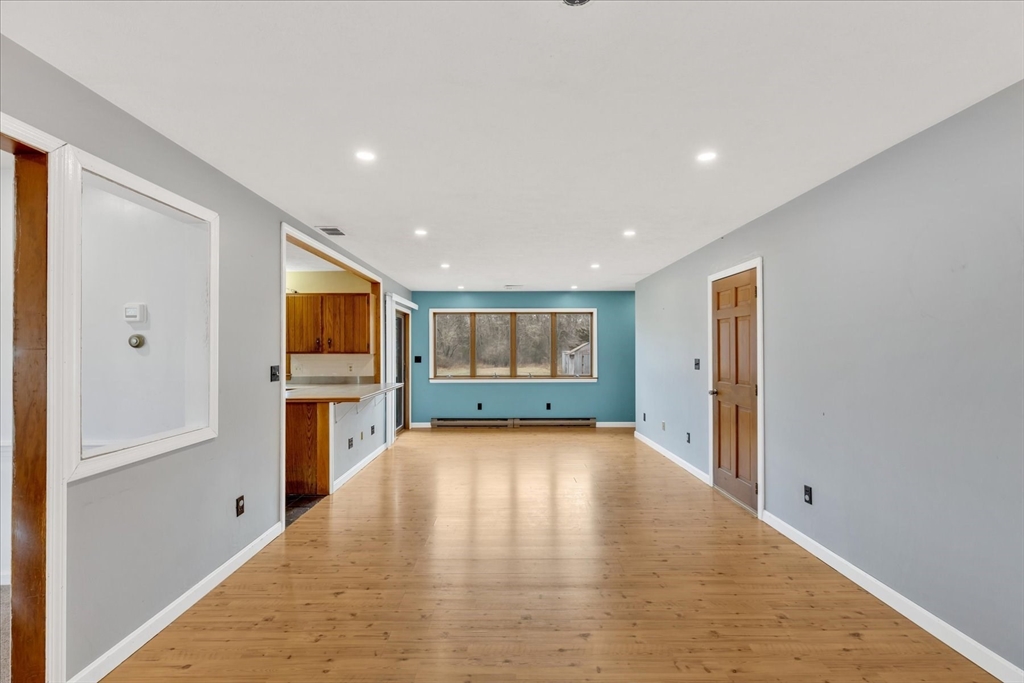 242 Carriage Shop Rd