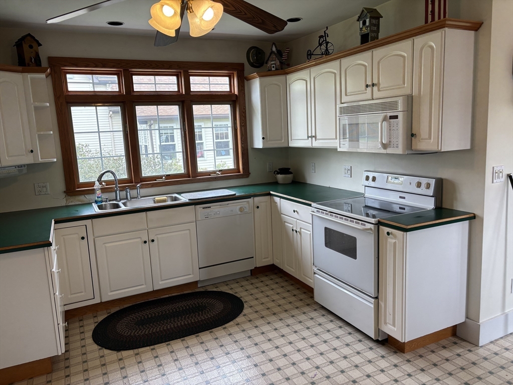 577 County ST, Taunton, MA Photo #4