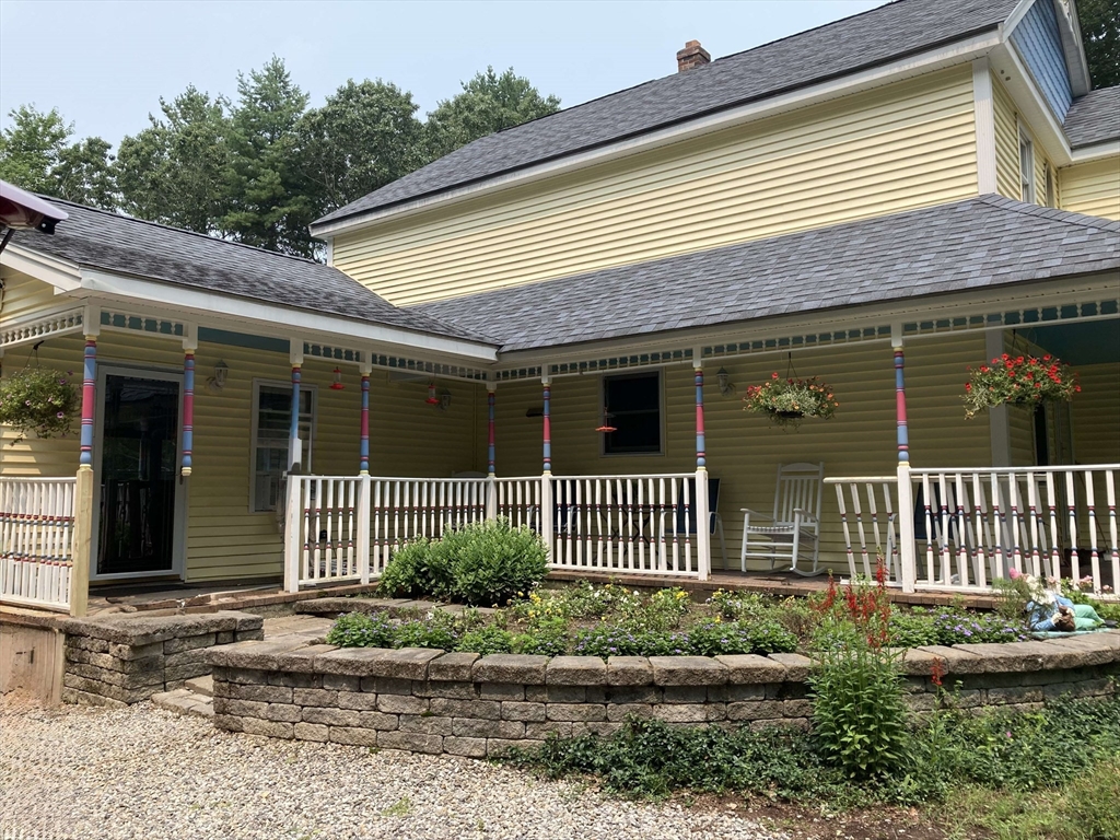31 Bay Path Rd