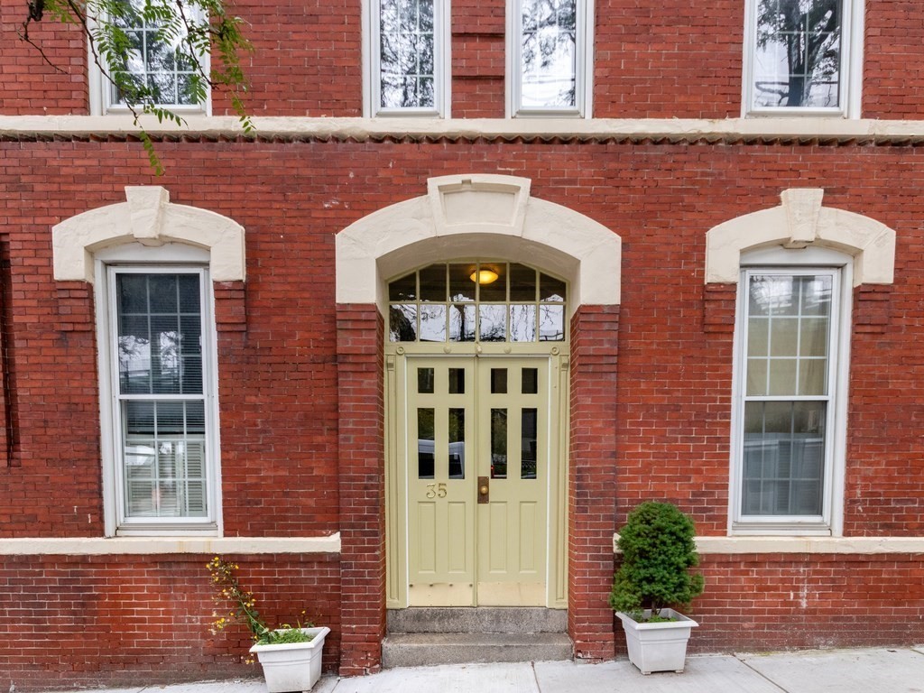 35 Chestnut St 2
