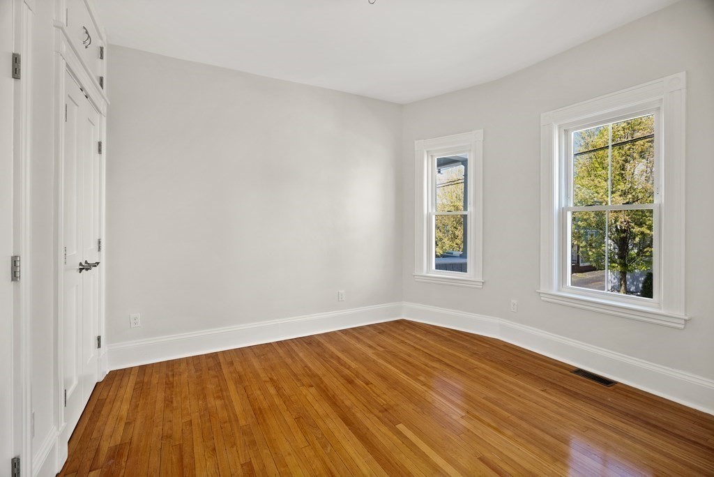 Everett, Massachusetts 02149, United States, 2 Bedrooms Bedrooms, ,1 BathroomBathrooms,Residential,Pending,125340