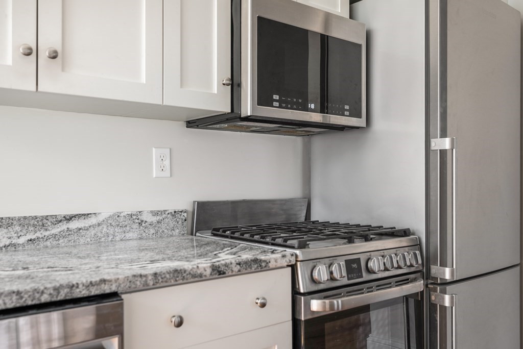 Everett, Massachusetts 02149, United States, 2 Bedrooms Bedrooms, ,1 BathroomBathrooms,Residential,Pending,125340