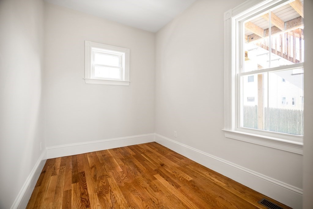 Everett, Massachusetts 02149, United States, 2 Bedrooms Bedrooms, ,1 BathroomBathrooms,Residential,Pending,125340