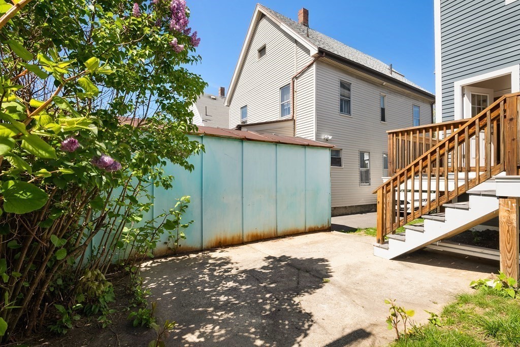 Everett, Massachusetts 02149, United States, 2 Bedrooms Bedrooms, ,1 BathroomBathrooms,Residential,Pending,125340