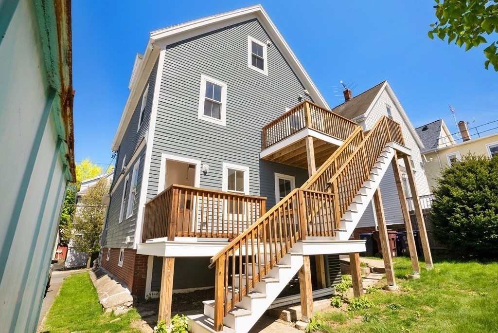 Everett, Massachusetts 02149, United States, 2 Bedrooms Bedrooms, ,1 BathroomBathrooms,Residential,Pending,125340