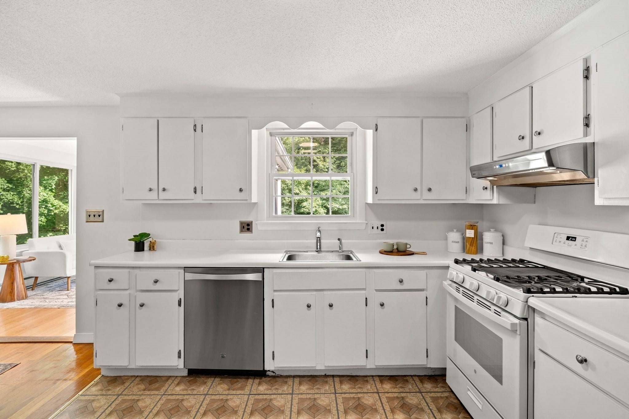 21 Freeport Dr, Burlington, MA, 21 Freeport Dr, Burlington, MA Photo #10