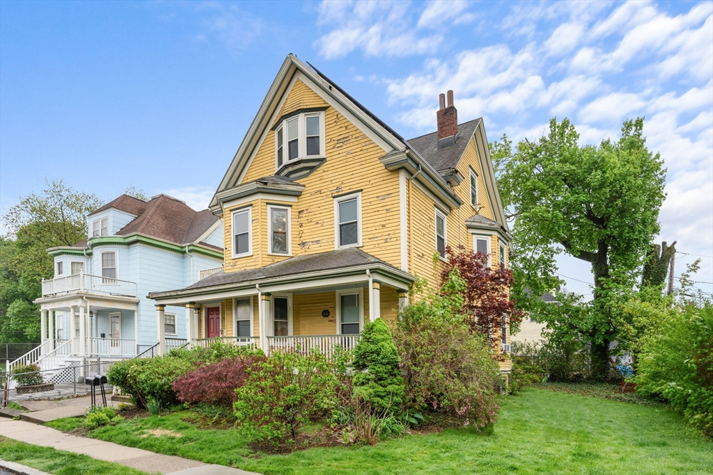 15 Centervale Park